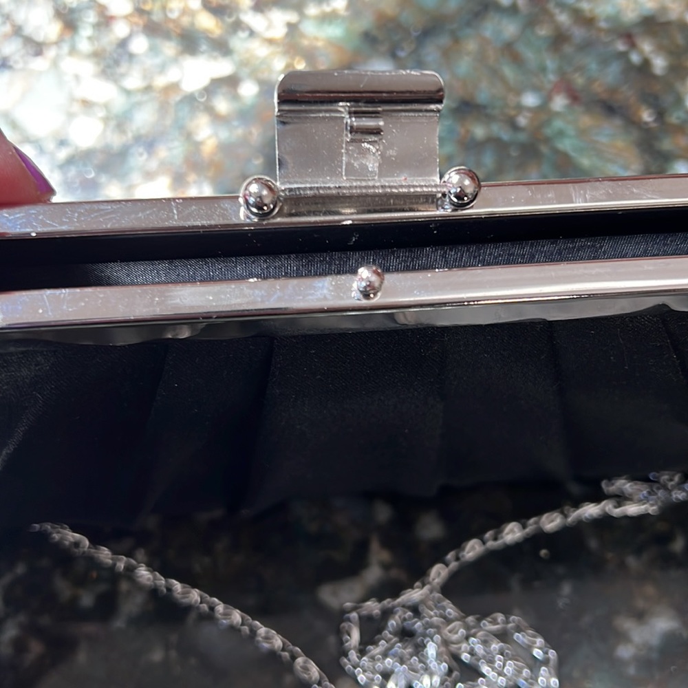 Chained clutch - Picture 4 of 8